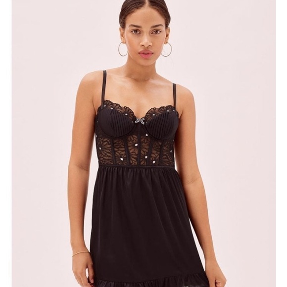 VS FOR LOVE & LEMONS
Lilou Embroidered Dress - Picture 4 of 10